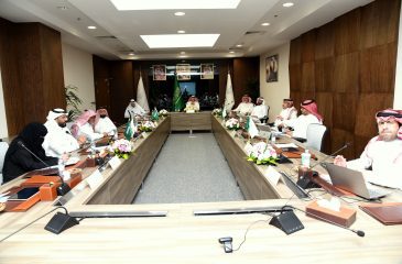 مجلس أمناء كليات الغد يعقد اجتماعه السنوي الأول للعام الجامعي 1447هـ 4 DSC 2564 001