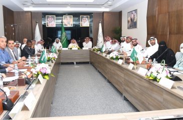 بحضور وكلاء الكليات والادارات الإشرافيةكليات الغد تعقد المجلس التشاوري الأول للعمداء للعام الجامعي 1447هـ 3 DSC 2650 002 1